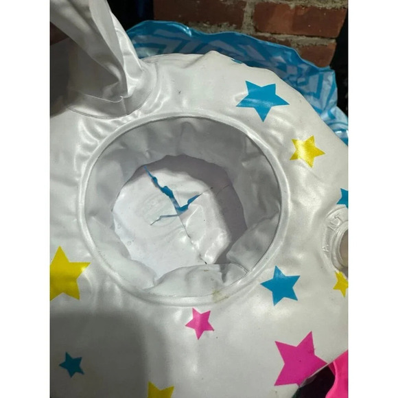 Lot of Inflatable Summer toys - Picture 7 of 9